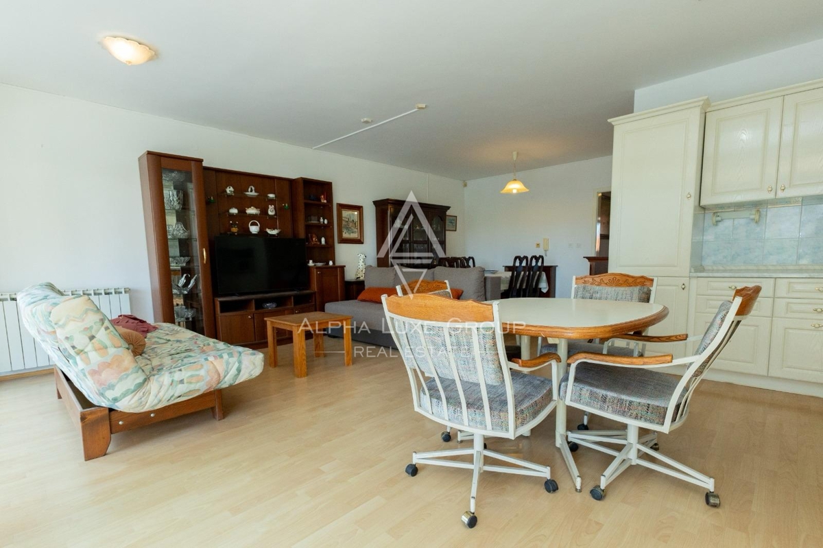 Pola, Istria: Ampio appartamento arredato in vendita