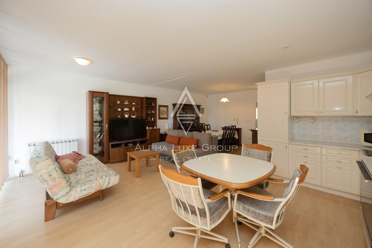 Pola, Istria: Ampio appartamento arredato in vendita