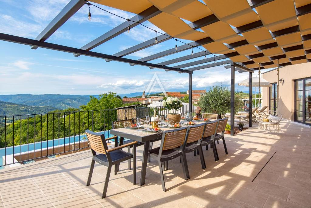 Istria, Montona: Villa di lusso con piscina e vista