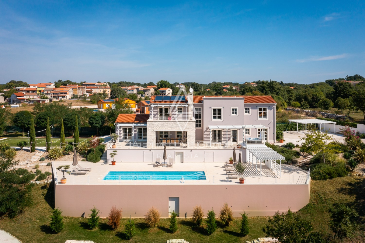 Istria, Svetvinčenat: Villa elegante con piscina e giardino