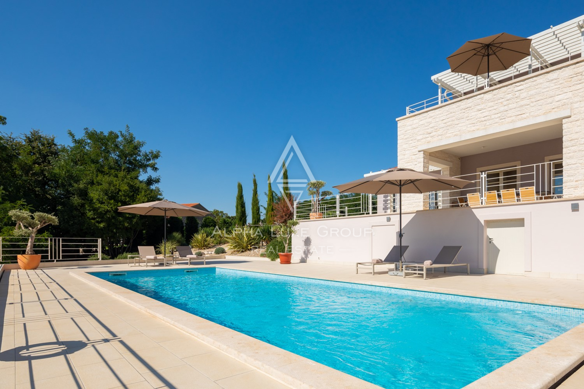 Istria, Svetvinčenat: Villa elegante con piscina e giardino