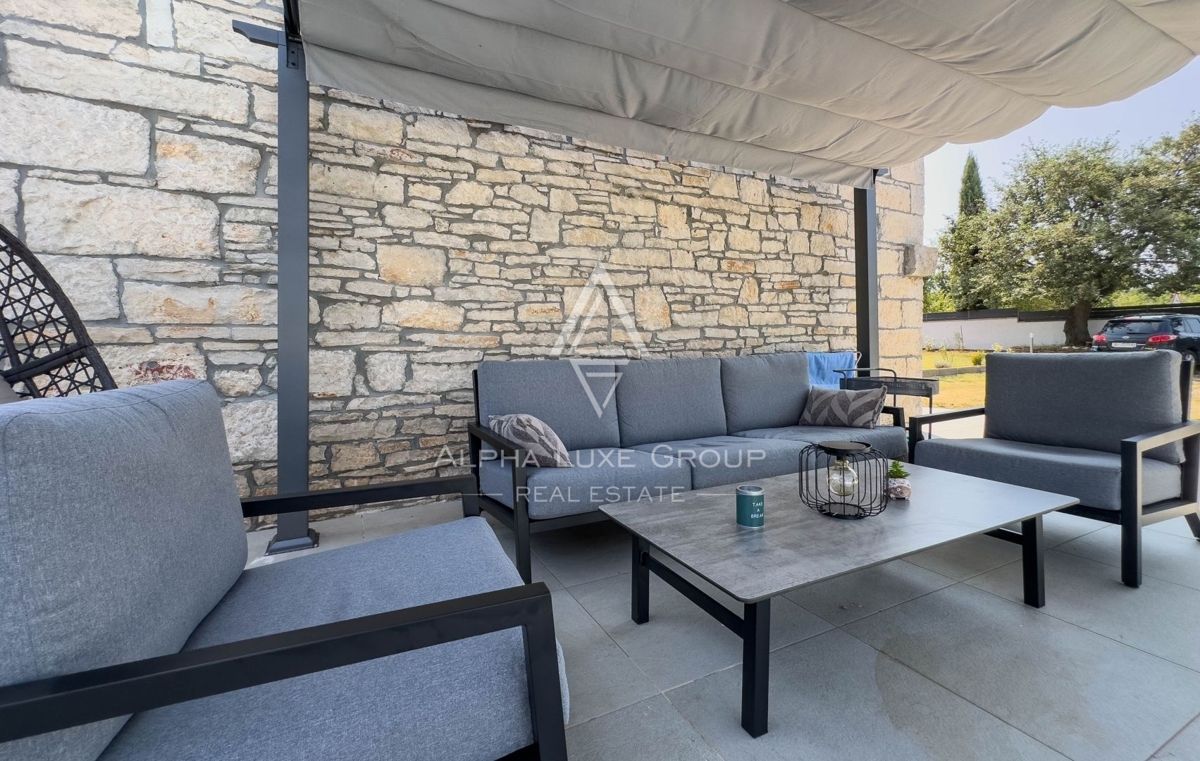 Istria, Svetvinčenat: Casa in pietra con piscina