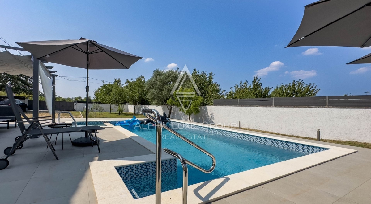 Istria, Svetvinčenat: Casa in pietra con piscina