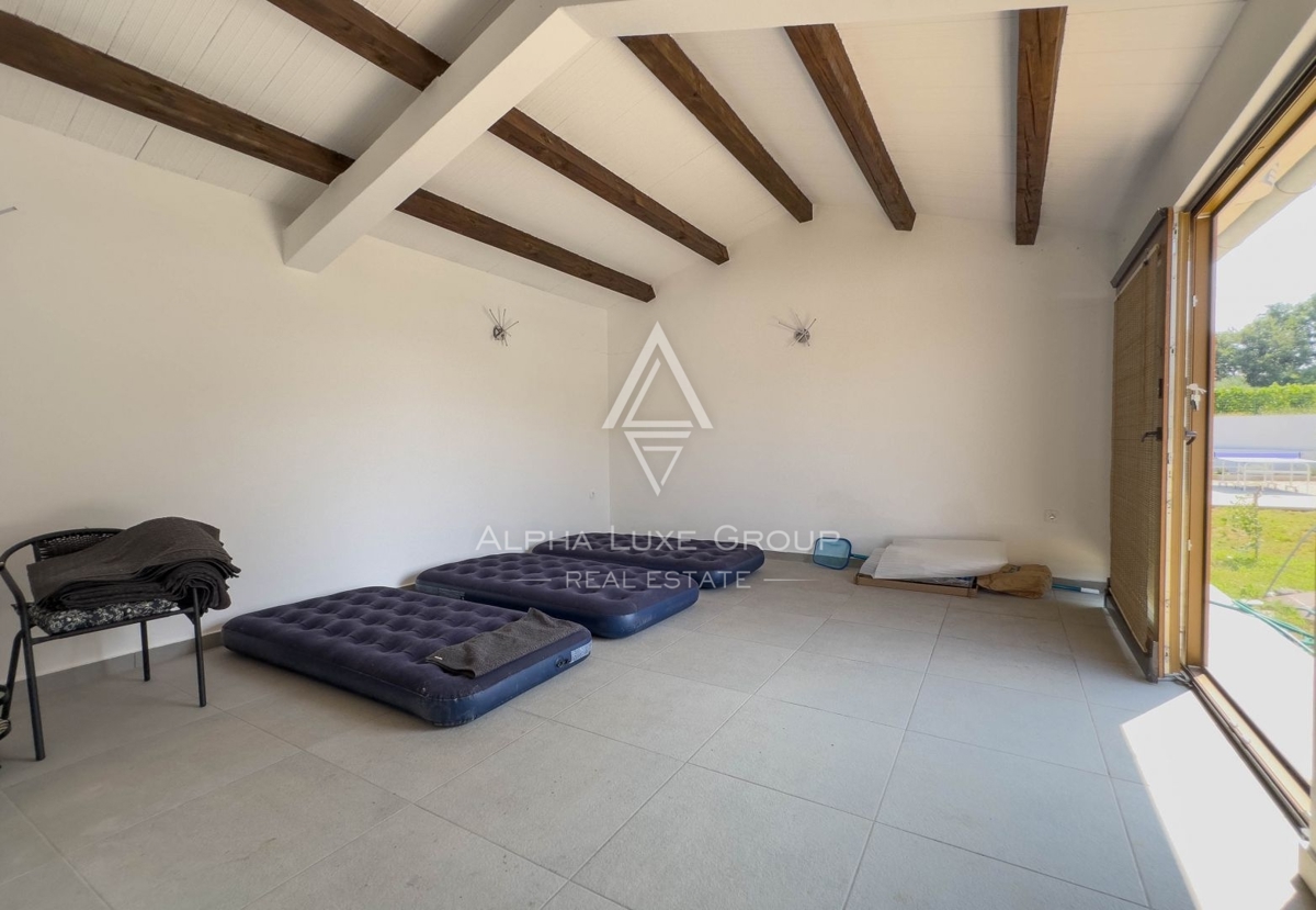 Istria, Svetvinčenat: Casa in pietra con piscina