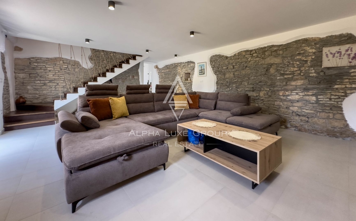 Istria, Svetvinčenat: Casa in pietra con piscina