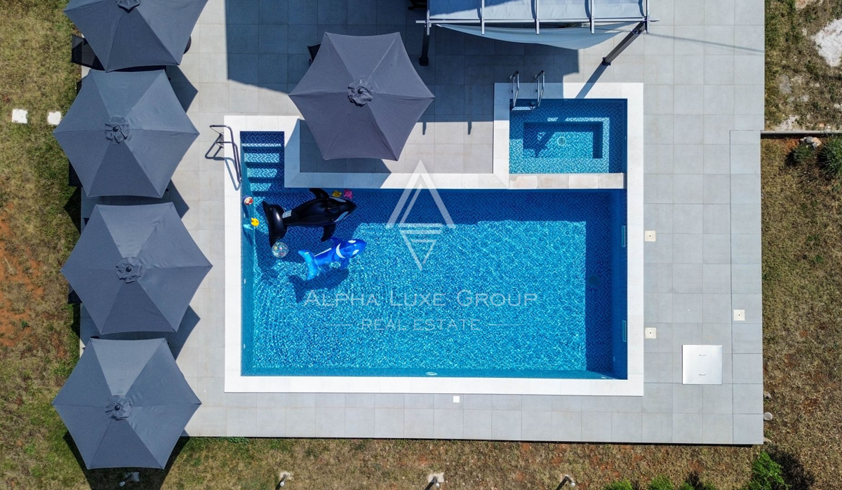 Istria, Svetvinčenat: Casa in pietra con piscina