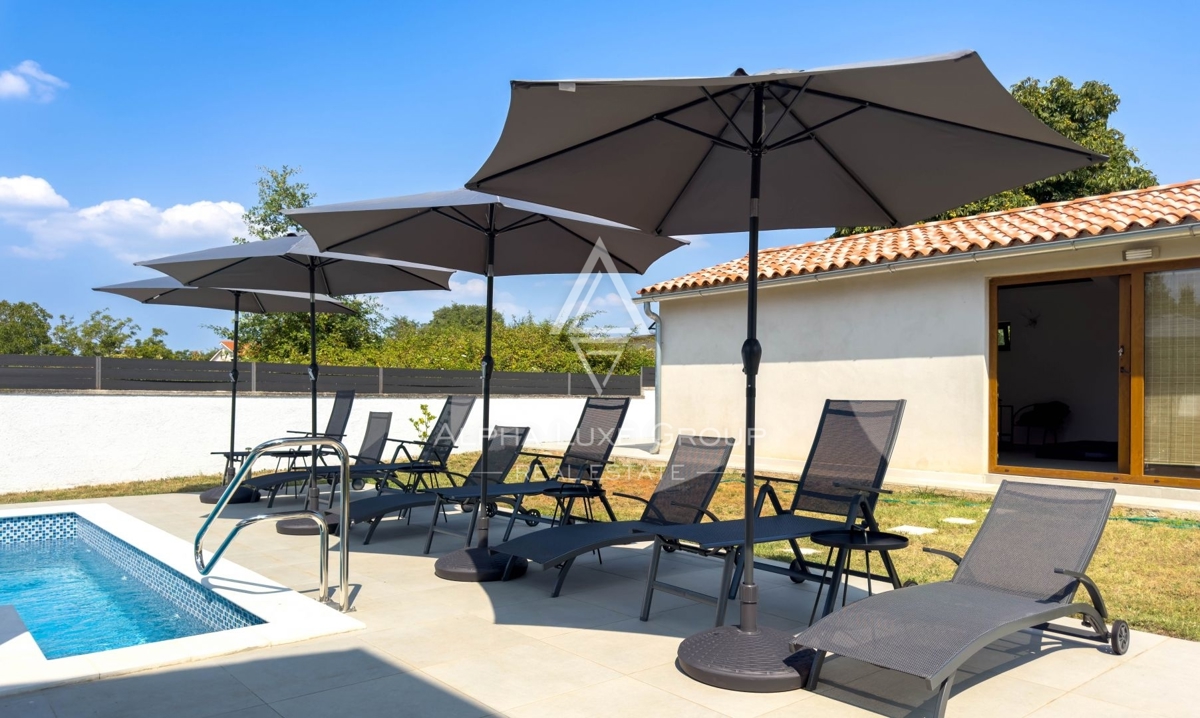 Istria, Svetvinčenat: Casa in pietra con piscina