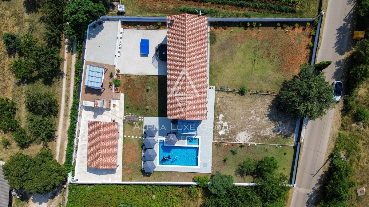 Istria, Svetvinčenat: Casa in pietra con piscina