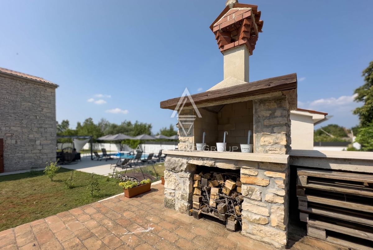 Istria, Svetvinčenat: Casa in pietra con piscina