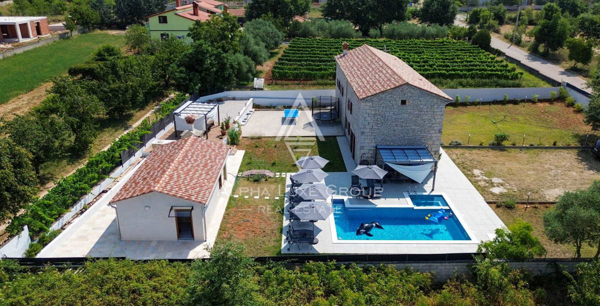 Istria, Svetvinčenat: Casa in pietra con piscina