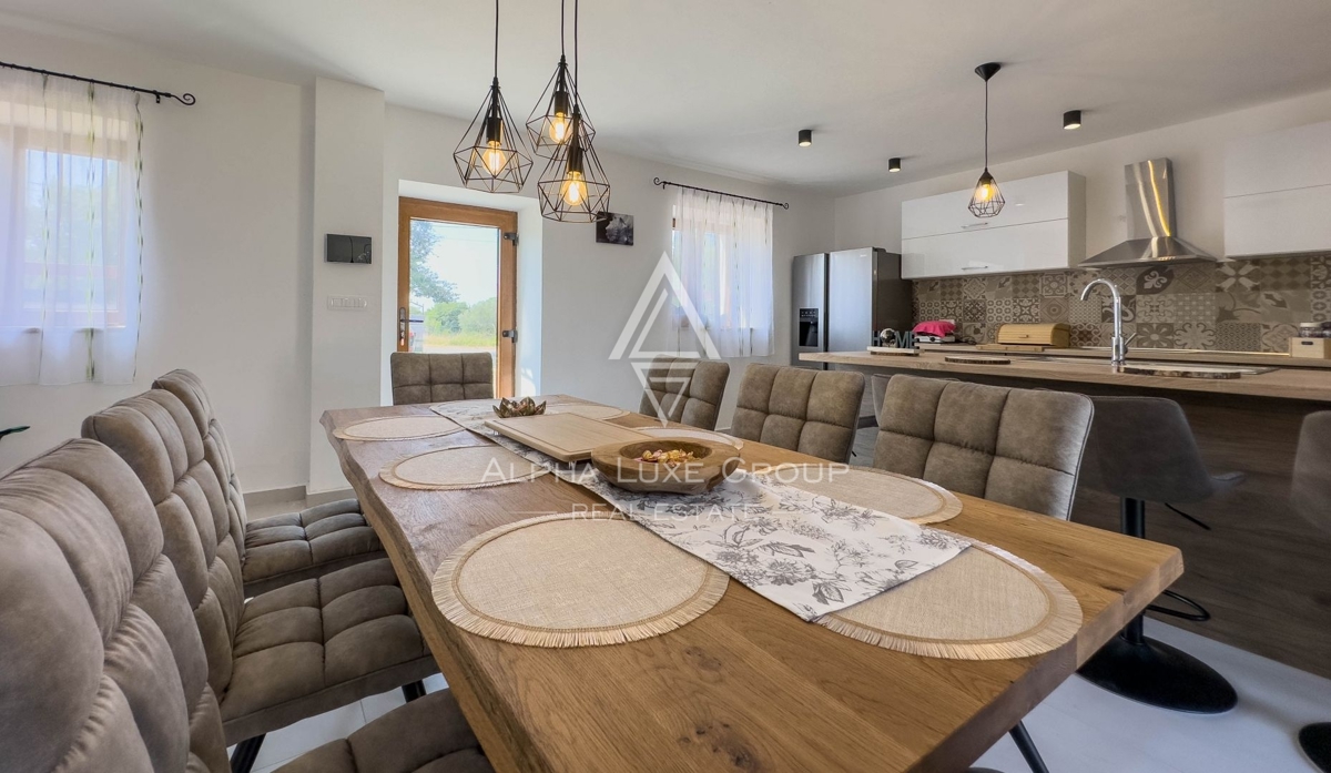 Istria, Svetvinčenat: Casa in pietra con piscina