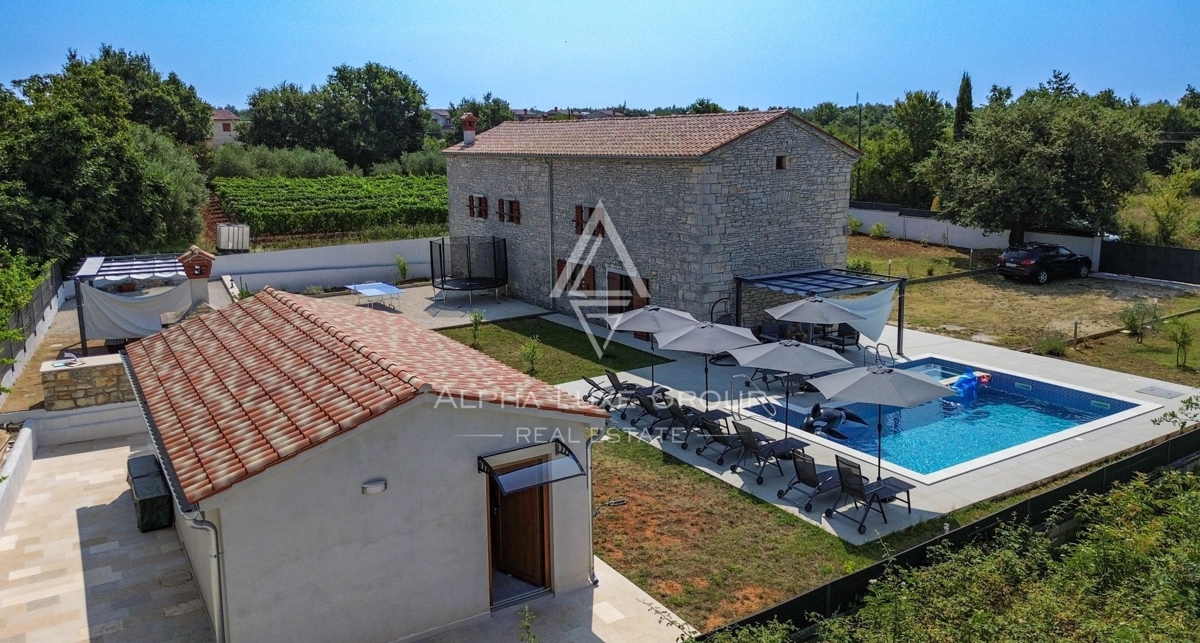 Istria, Svetvinčenat: Casa in pietra con piscina