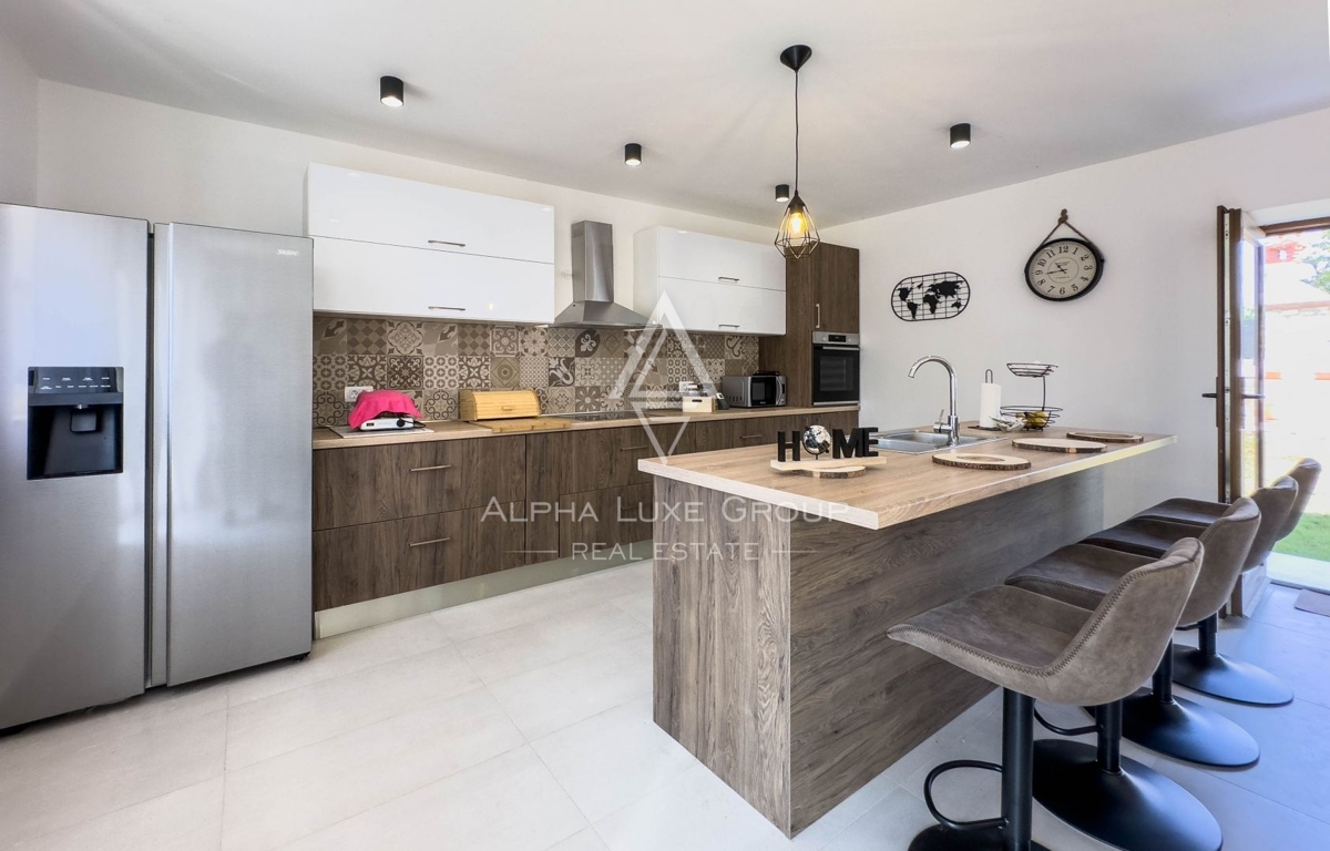 Istria, Svetvinčenat: Casa in pietra con piscina