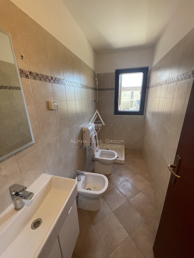 Istria, Bašanija – ampio appartamento vicino al mare