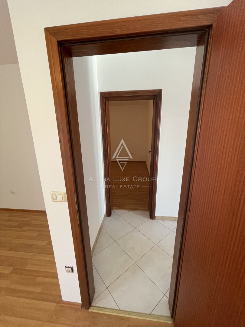 Istria, Bašanija – ampio appartamento vicino al mare