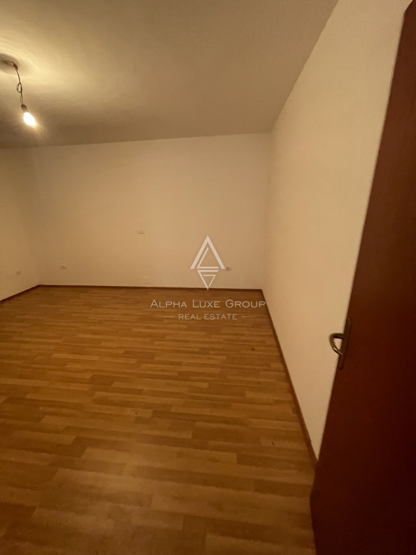 Istria, Bašanija – ampio appartamento vicino al mare