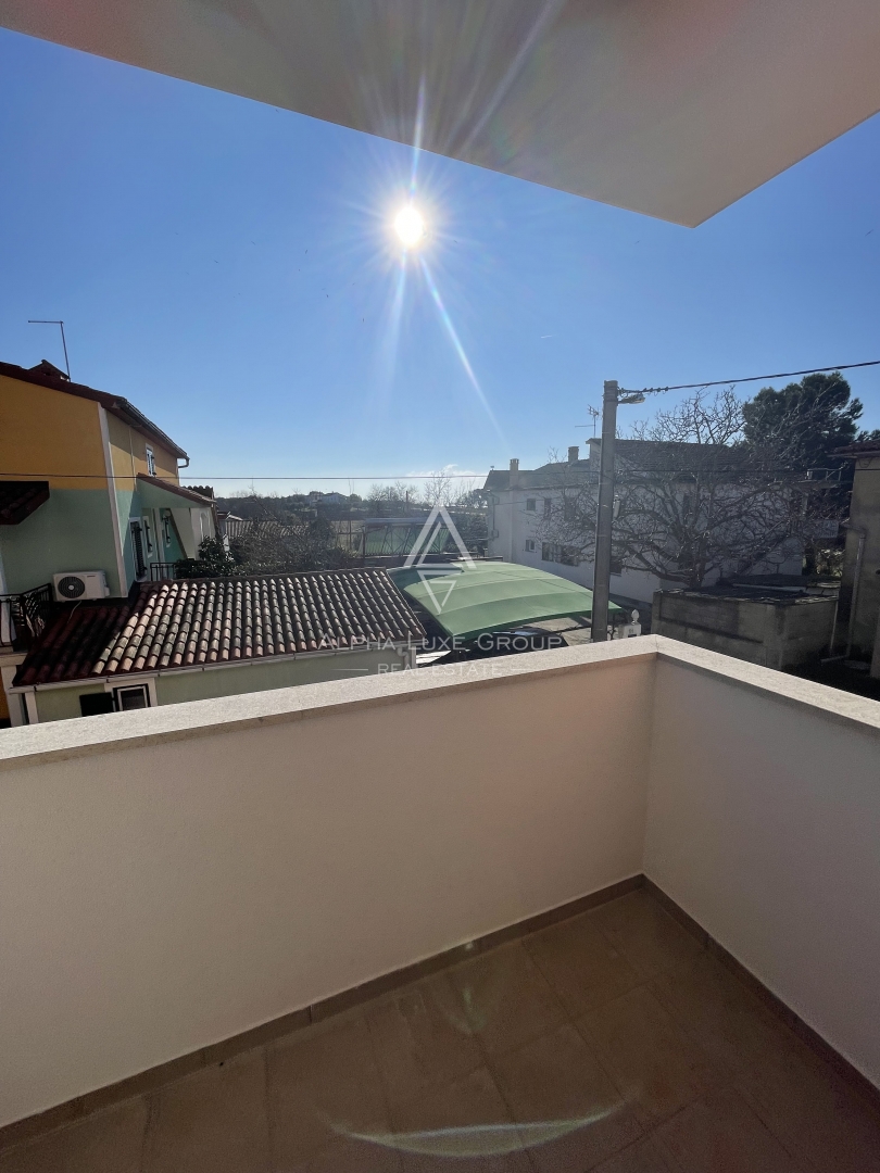 Istria, Bašanija – ampio appartamento vicino al mare