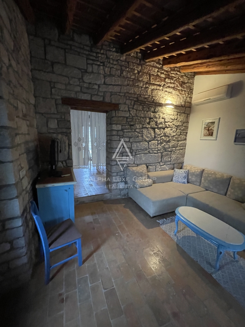 Istria, Kanfanar – Villa in pietra con piscina e giardino
