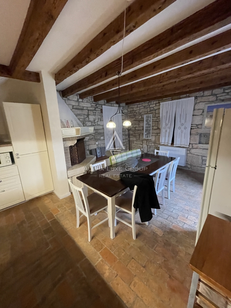 Istria, Kanfanar – Villa in pietra con piscina e giardino