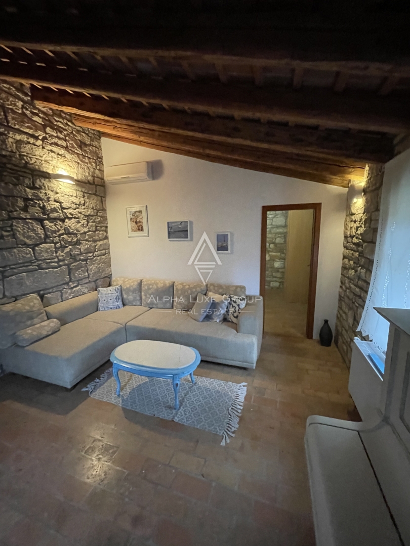 Istria, Kanfanar – Villa in pietra con piscina e giardino