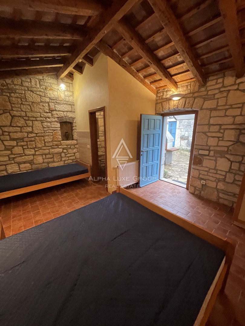 Istria, Kanfanar – Villa in pietra con piscina e giardino