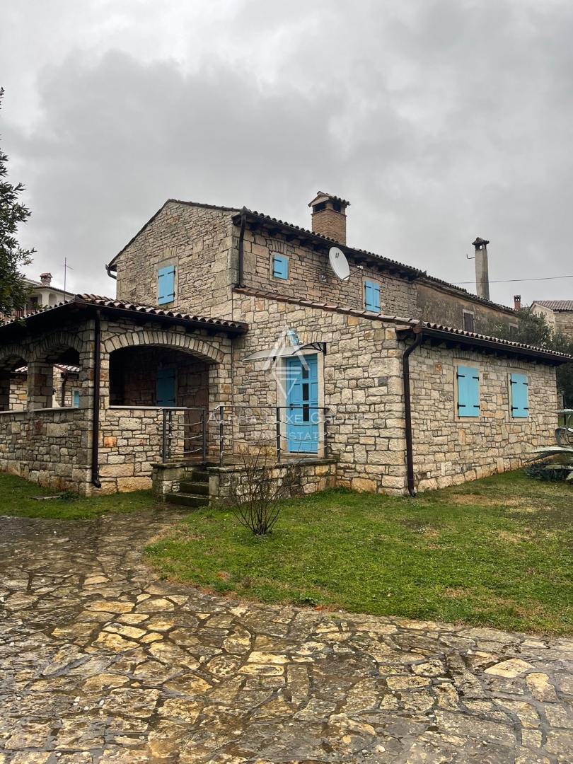 Istria, Kanfanar – Villa in pietra con piscina e giardino