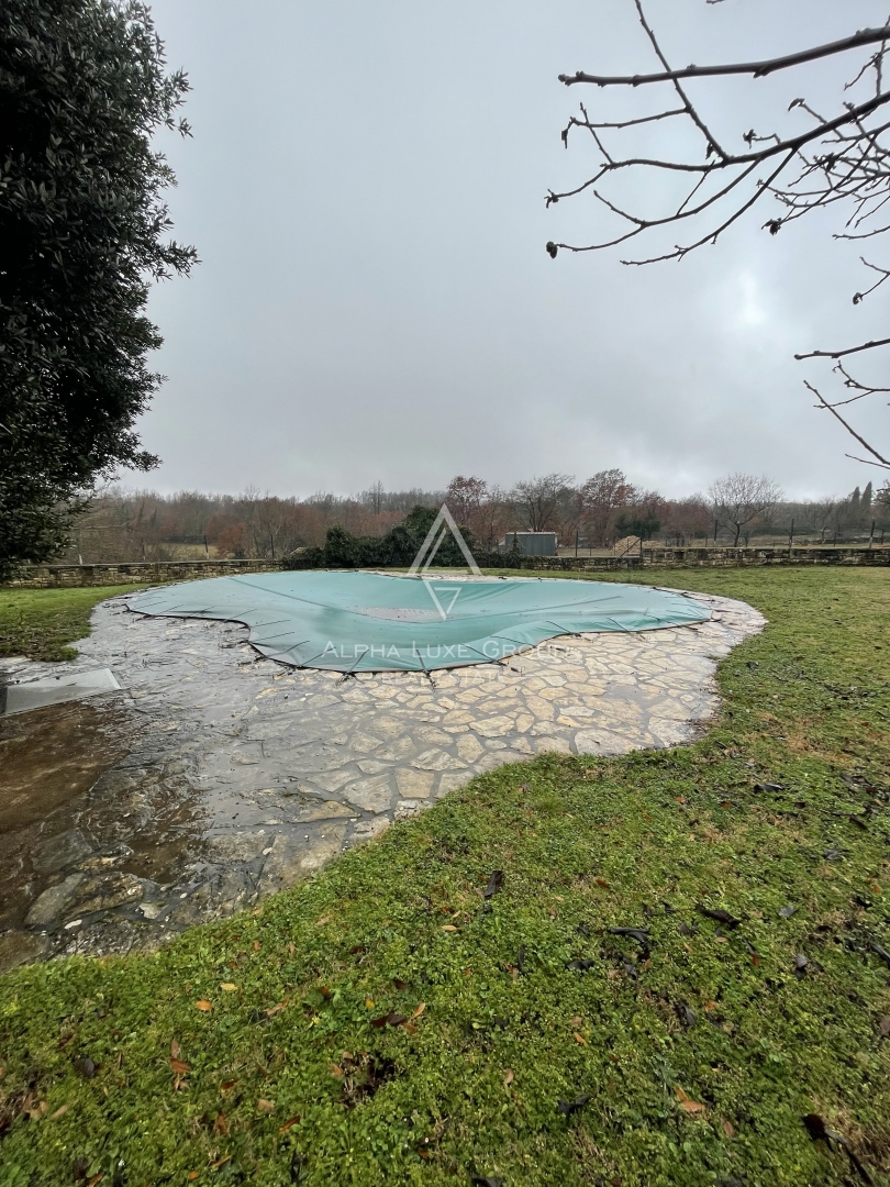 Istria, Kanfanar – Villa in pietra con piscina e giardino