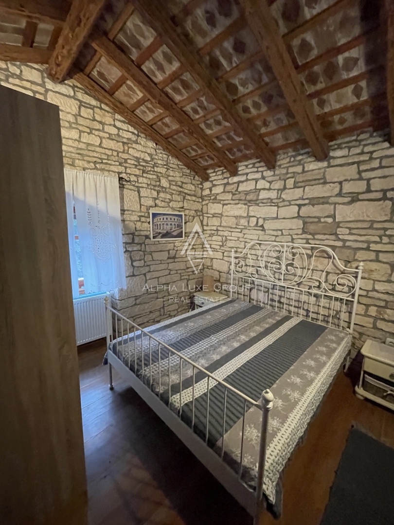 Istria, Kanfanar – Villa in pietra con piscina e giardino