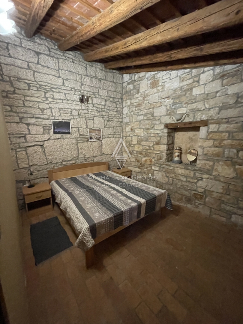 Istria, Kanfanar – Villa in pietra con piscina e giardino