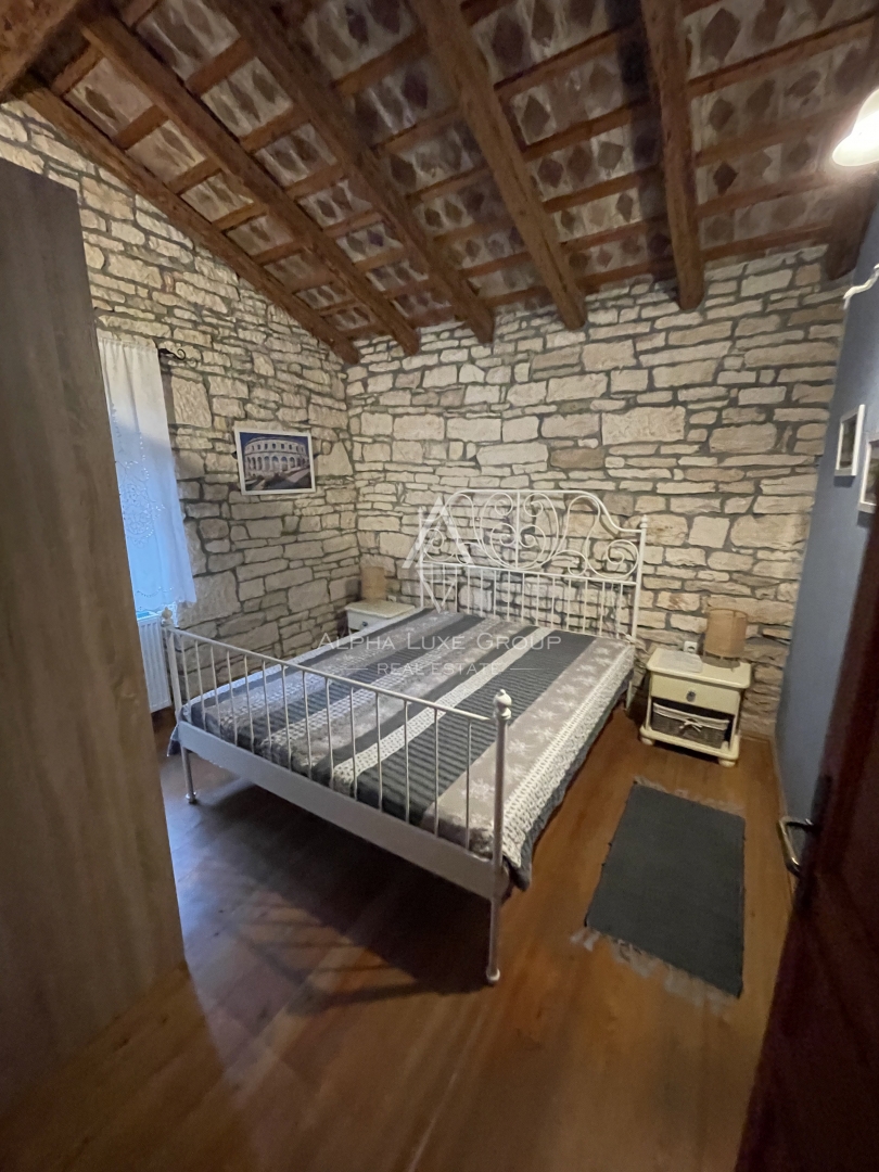 Istria, Kanfanar – Villa in pietra con piscina e giardino