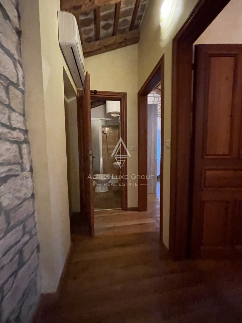 Istria, Kanfanar – Villa in pietra con piscina e giardino