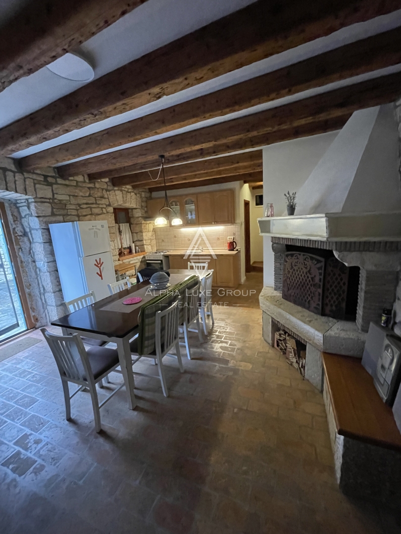 Istria, Kanfanar – Villa in pietra con piscina e giardino