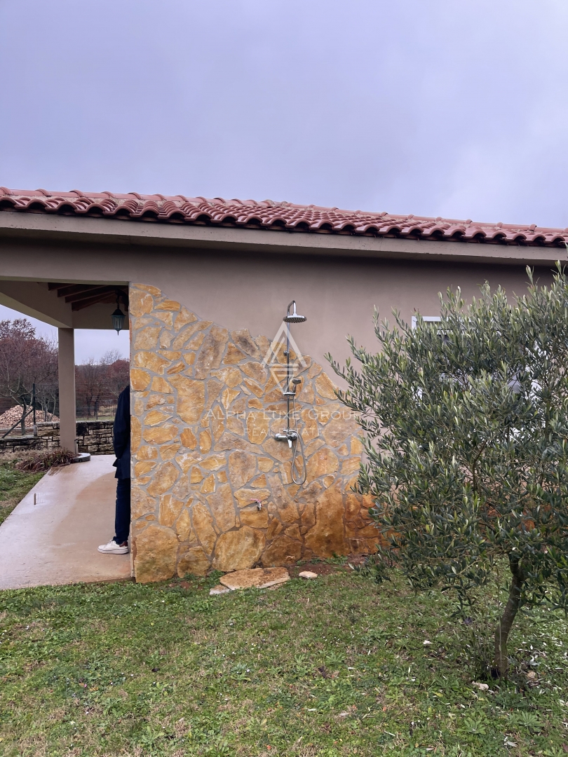 Istria, Kanfanar – Villa in pietra con piscina e giardino