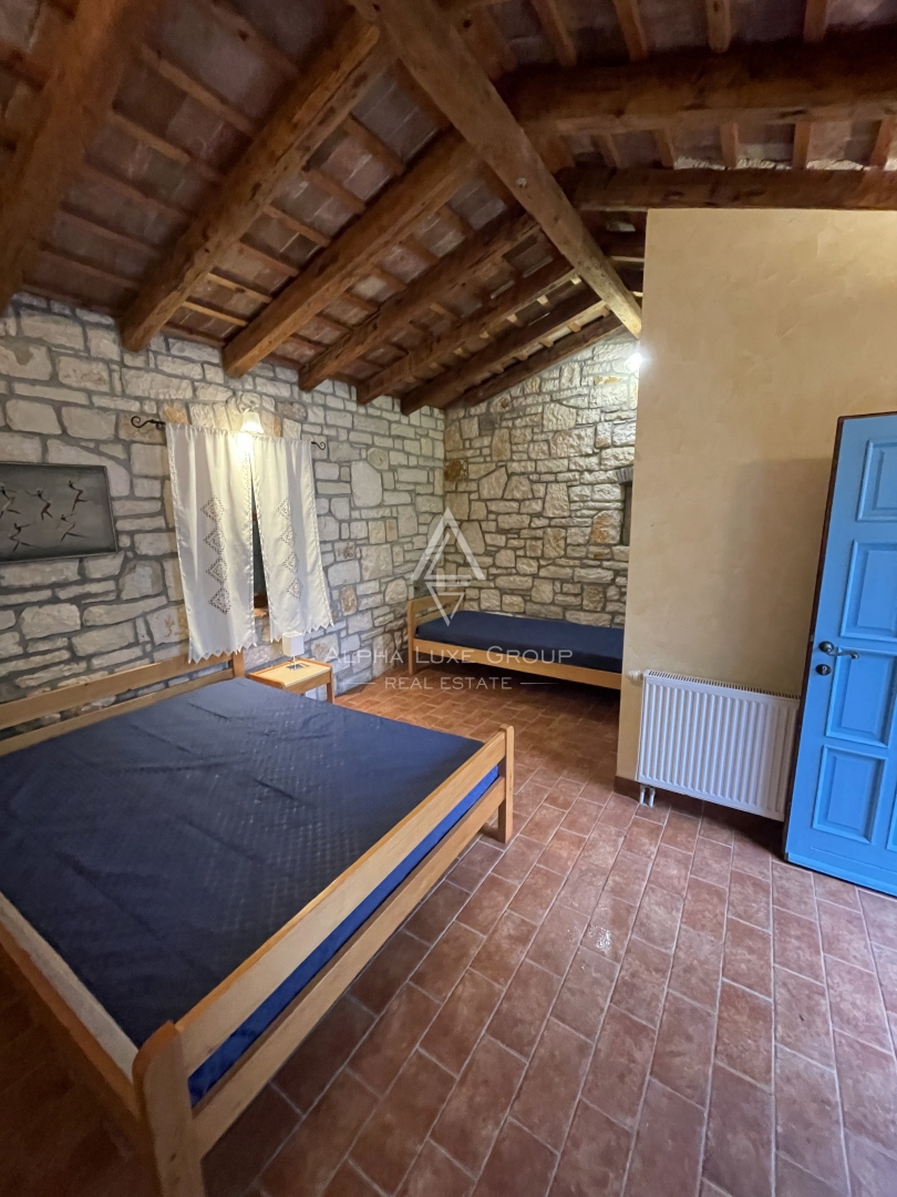 Istria, Kanfanar – Villa in pietra con piscina e giardino