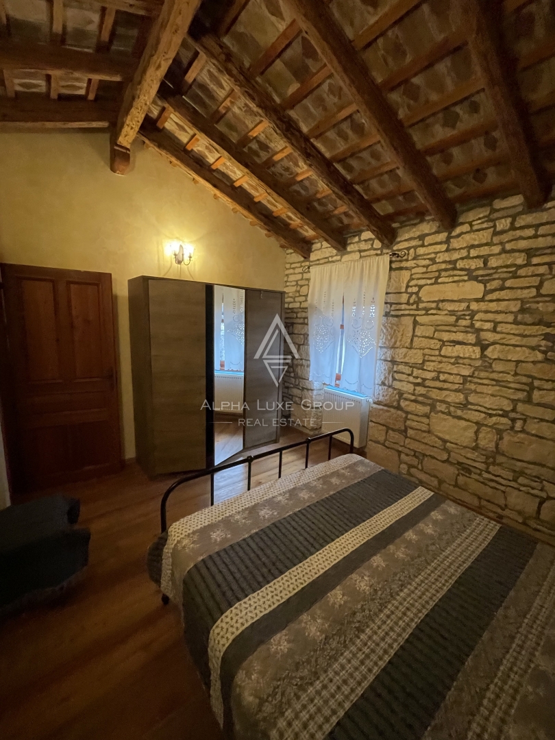 Istria, Kanfanar – Villa in pietra con piscina e giardino