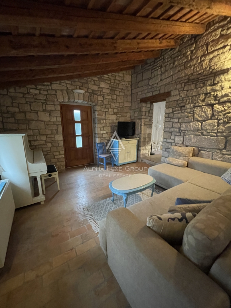 Istria, Kanfanar – Villa in pietra con piscina e giardino