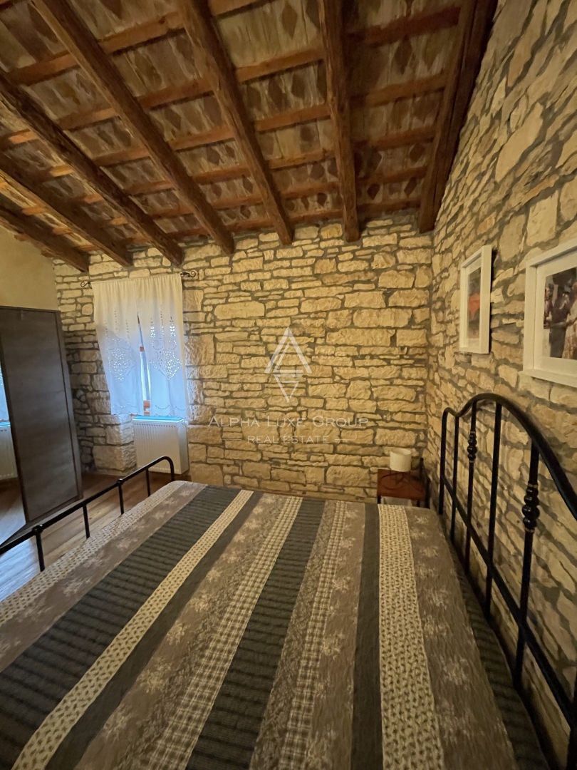 Istria, Kanfanar – Villa in pietra con piscina e giardino