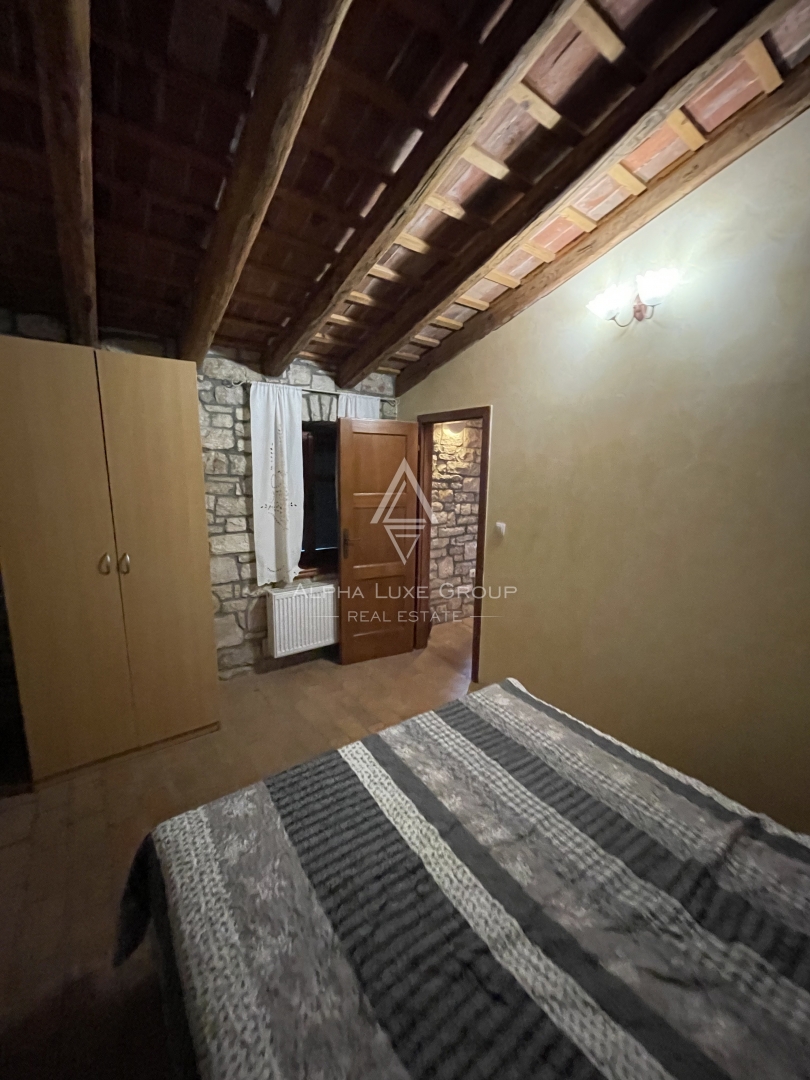 Istria, Kanfanar – Villa in pietra con piscina e giardino