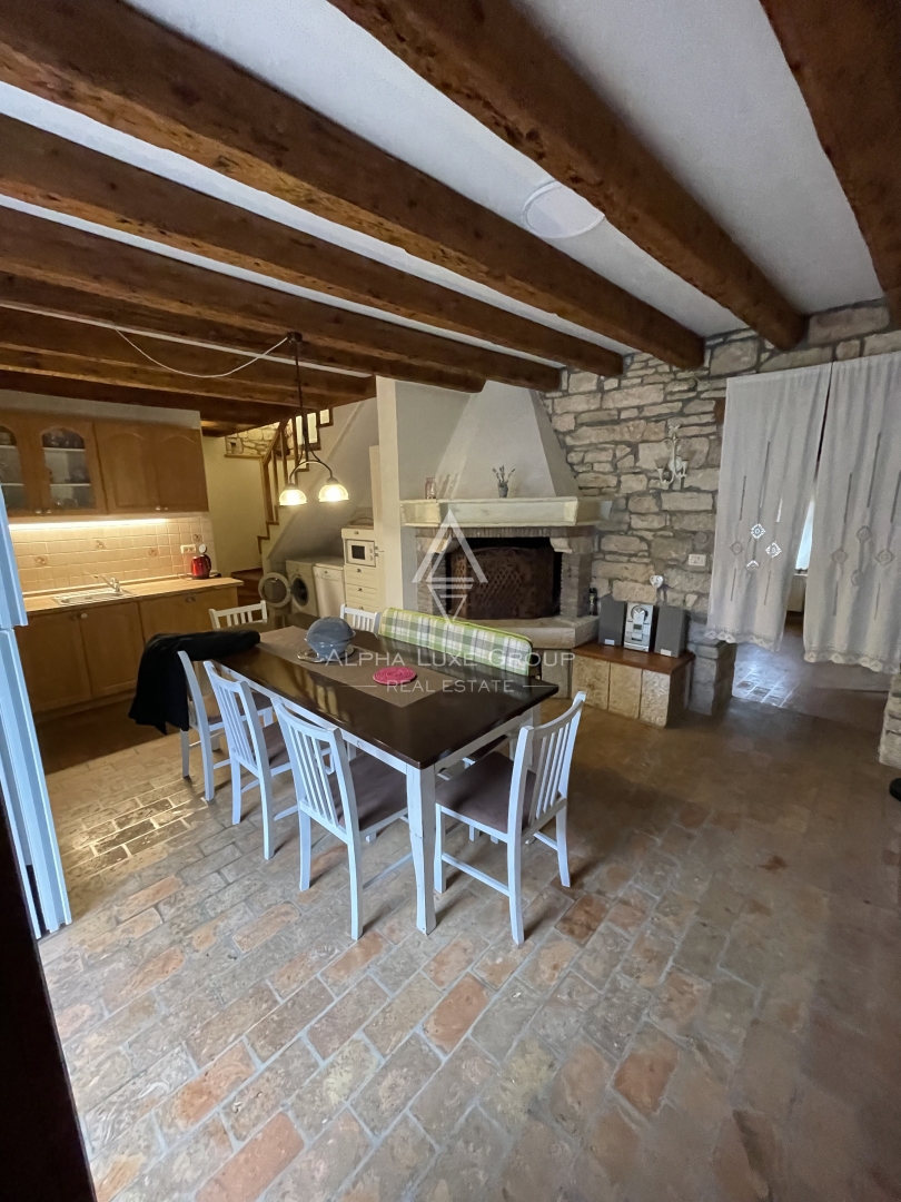 Istria, Kanfanar – Villa in pietra con piscina e giardino