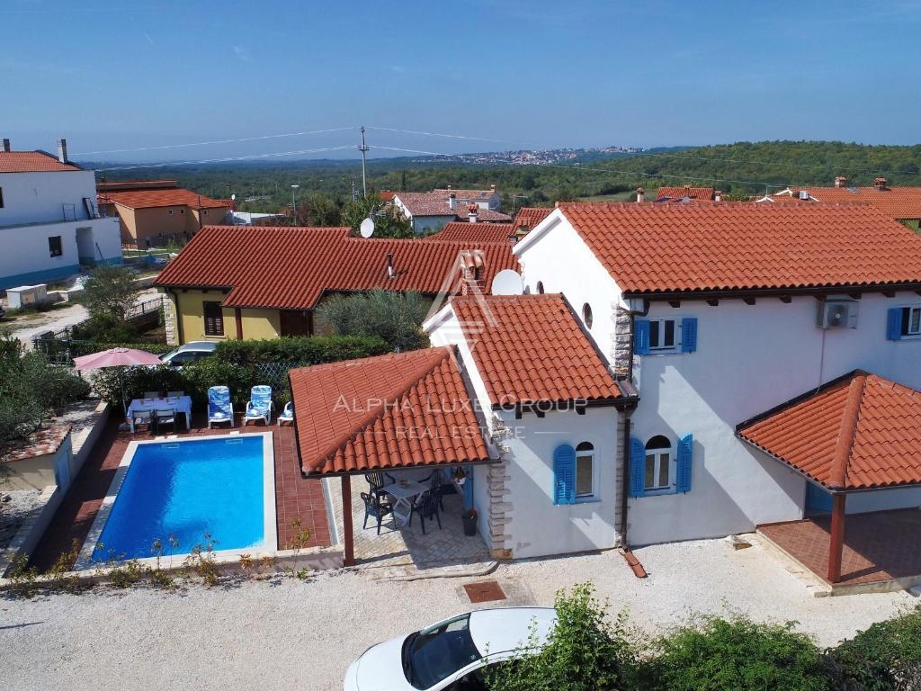 Istria, Poreč – casa tradizionale con piscina e giardino