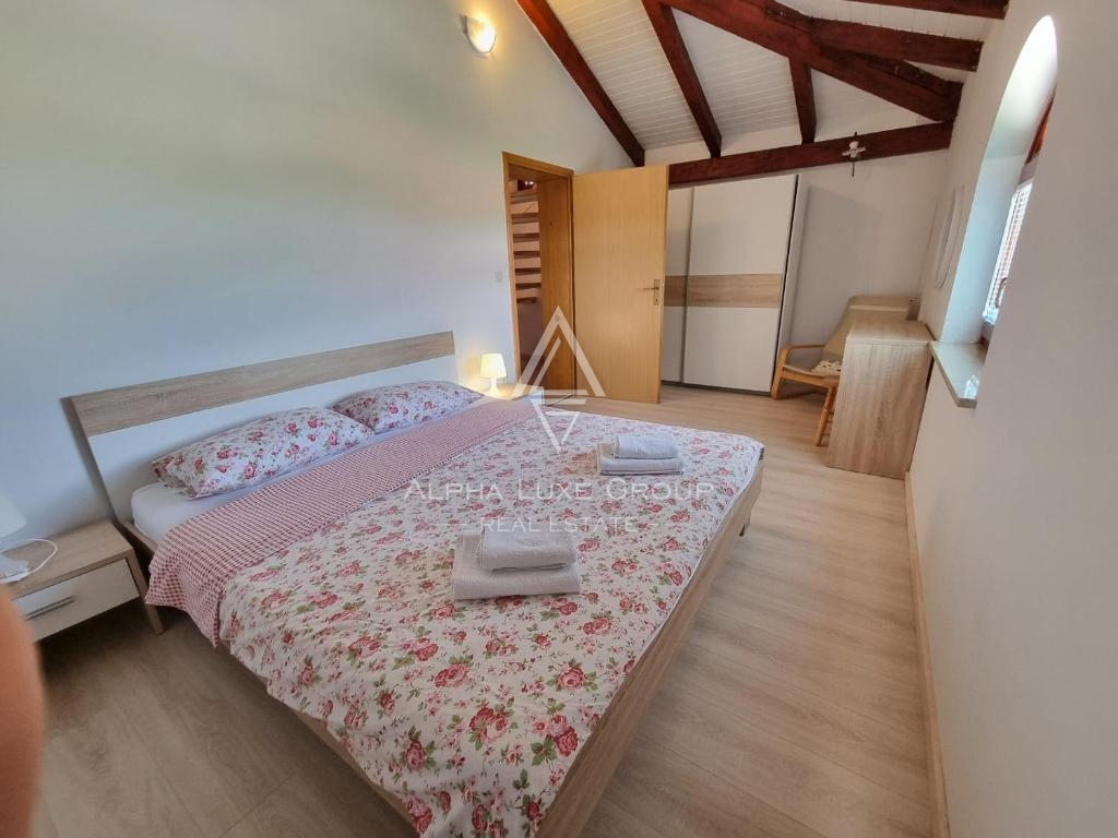 Istria, Poreč – casa tradizionale con piscina e giardino