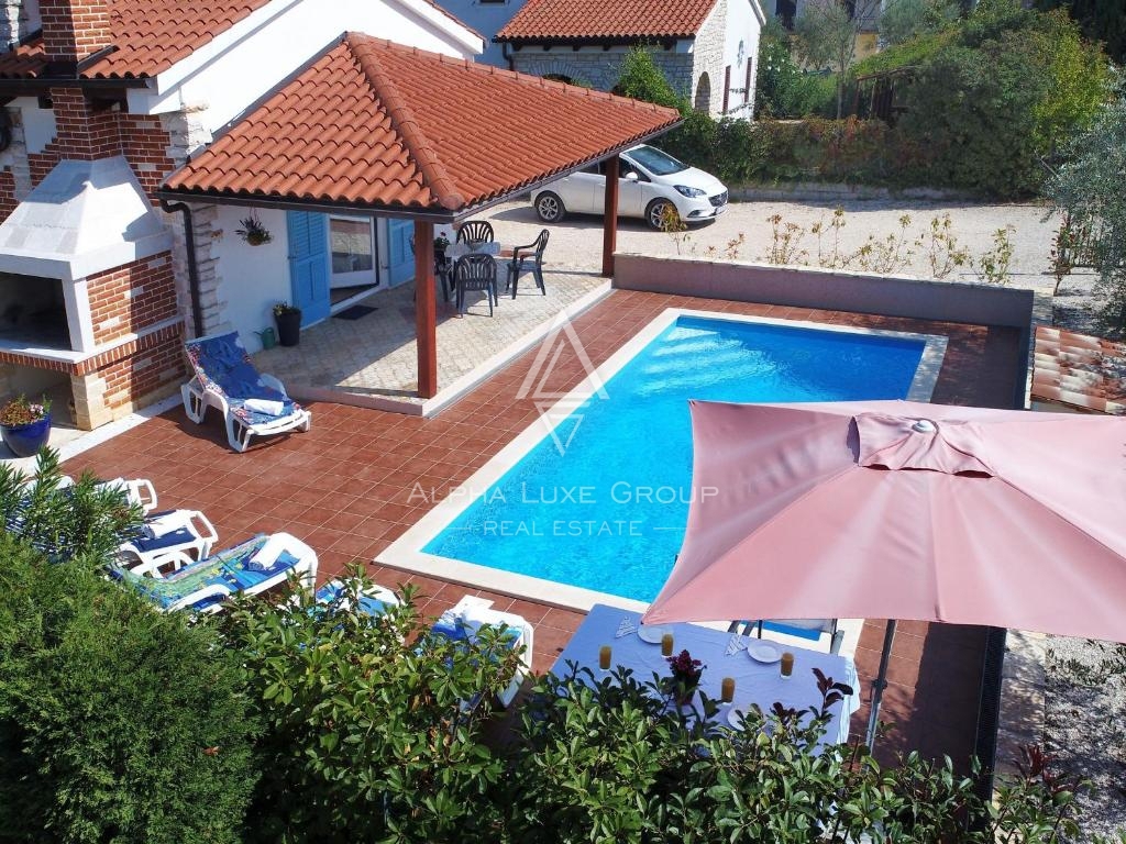 Istria, Poreč – casa tradizionale con piscina e giardino