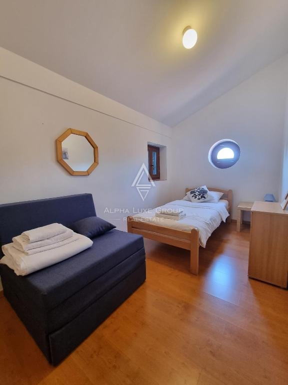 Istria, Poreč – casa tradizionale con piscina e giardino