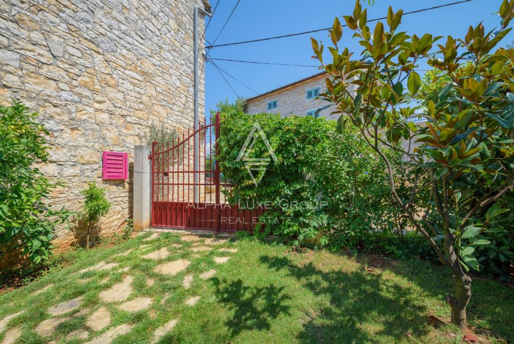 Istria, Poreč – Casa in pietra ristrutturata con piscina