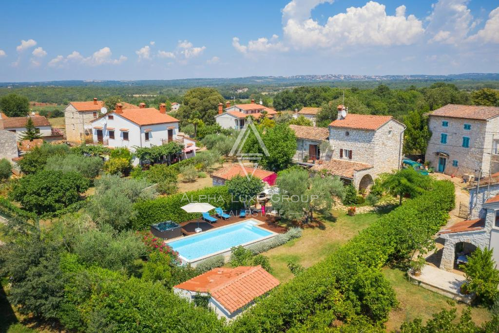 Istria, Poreč – Casa in pietra ristrutturata con piscina