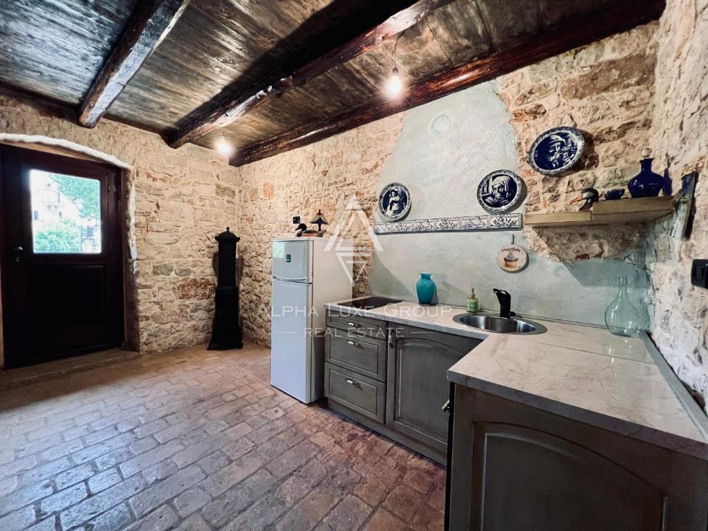 Istria, Poreč – Casa in pietra ristrutturata con piscina