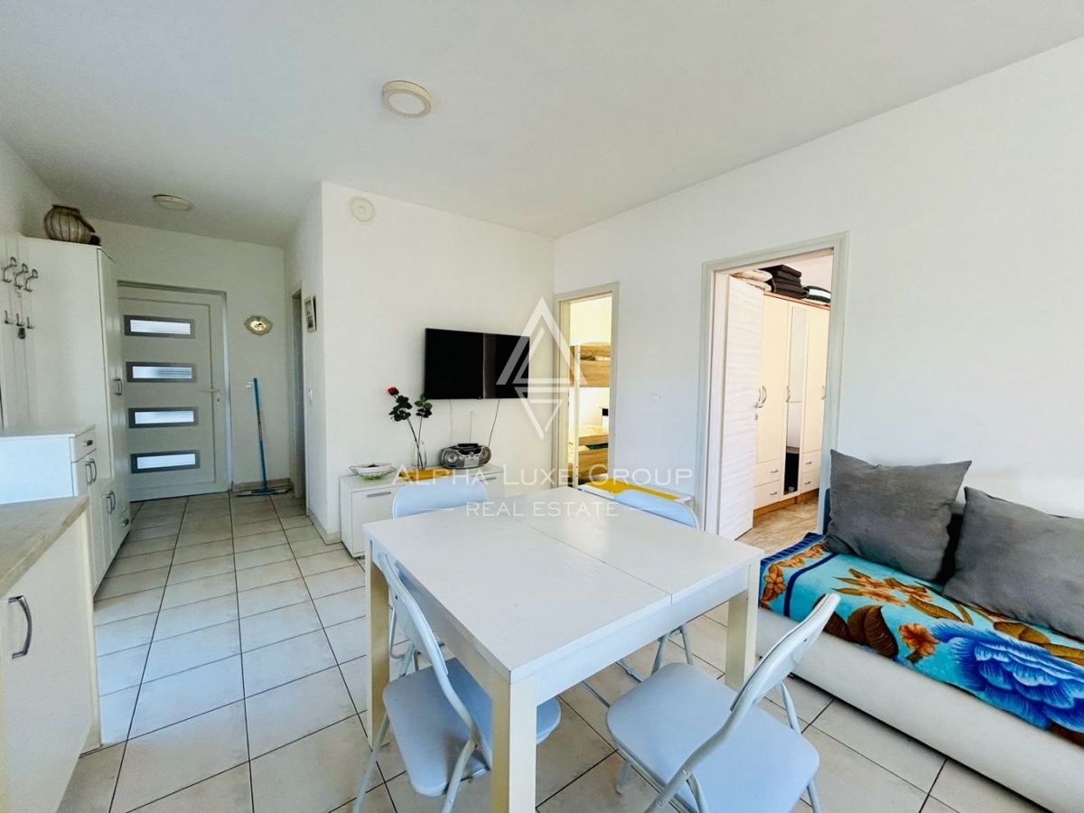 Istria, Novigrad, Appartamento al piano terra con grande giardino privato