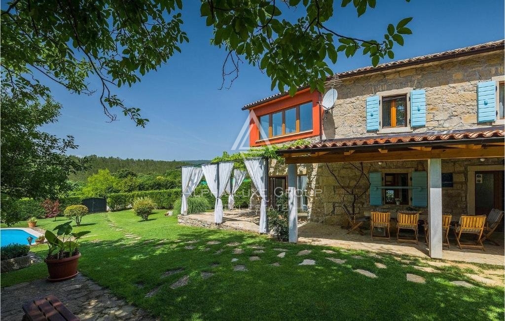 Istria, Buzet – Affascinante villa rustica con piscina e ampio giardino