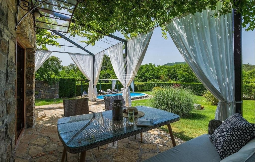 Istria, Buzet – Affascinante villa rustica con piscina e ampio giardino