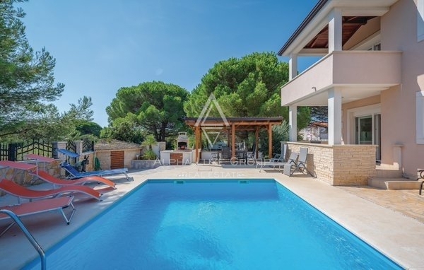 Pula, Istria: Incantevole residenza multi-unità disponibile per l'acquisto